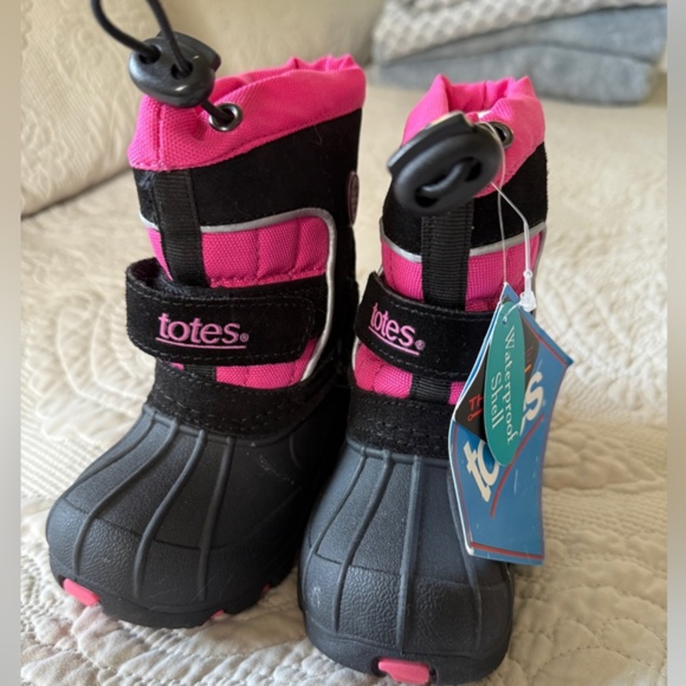 NWT pink Juliet Water resistant Snow Boots, No Slip, 5, MSRP $64